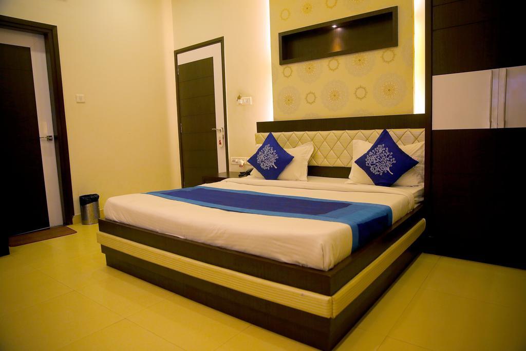 Hotel Rivera Palace Varanasi Exterior foto