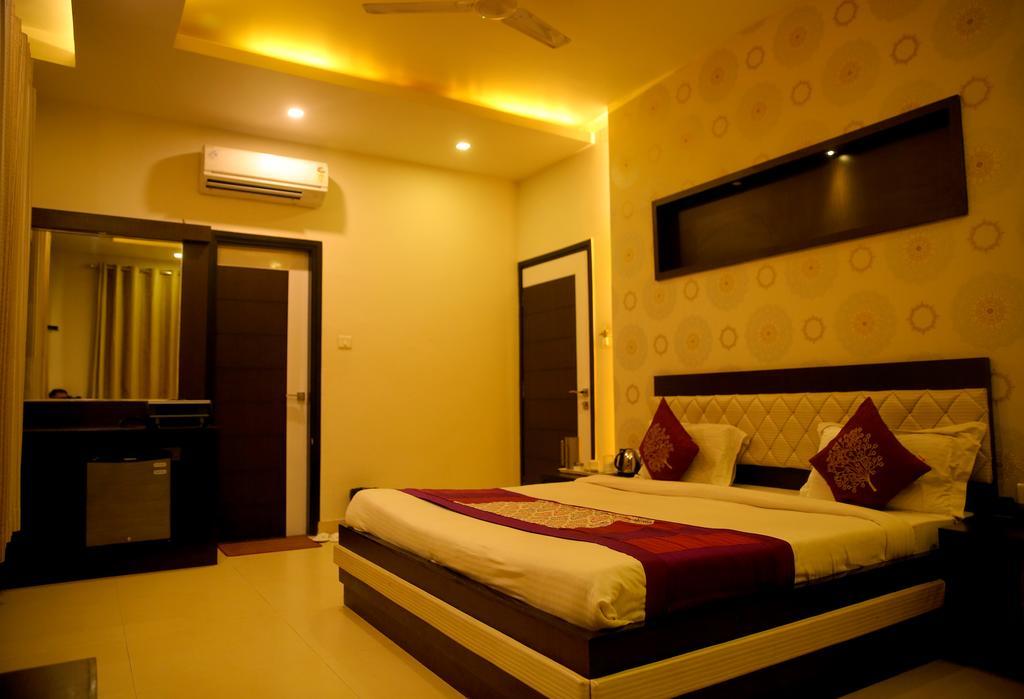 Hotel Rivera Palace Varanasi Exterior foto
