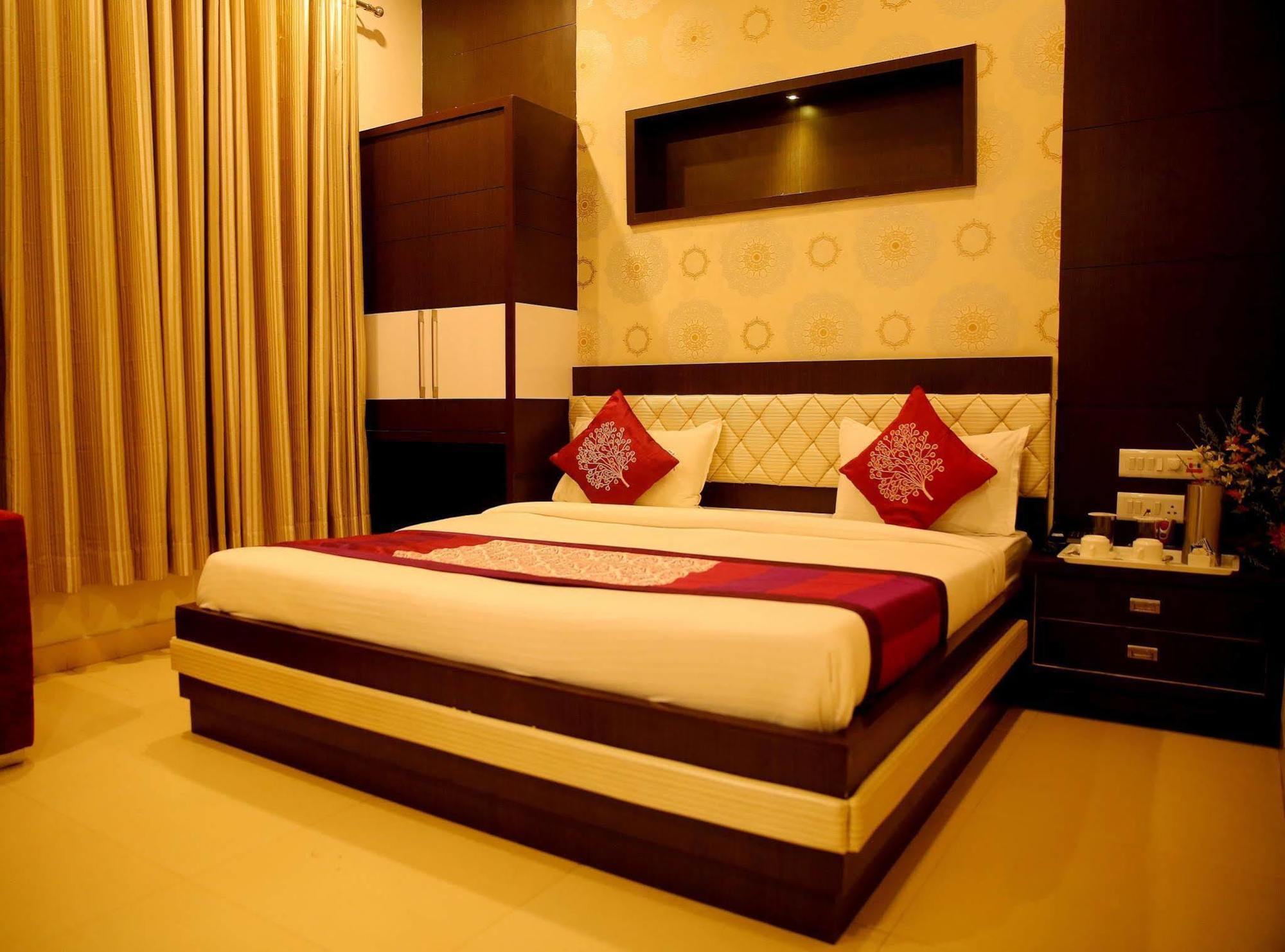 Hotel Rivera Palace Varanasi Exterior foto